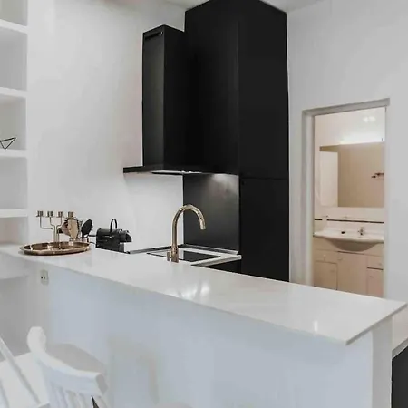 Apartment In Hills 10 Mins From The And Centre *