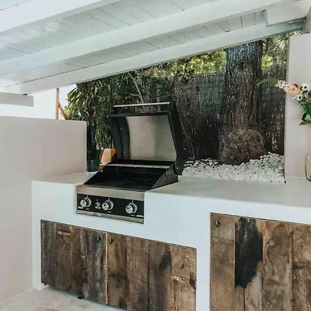 Apartment In Hills 10 Mins From The And Centre *